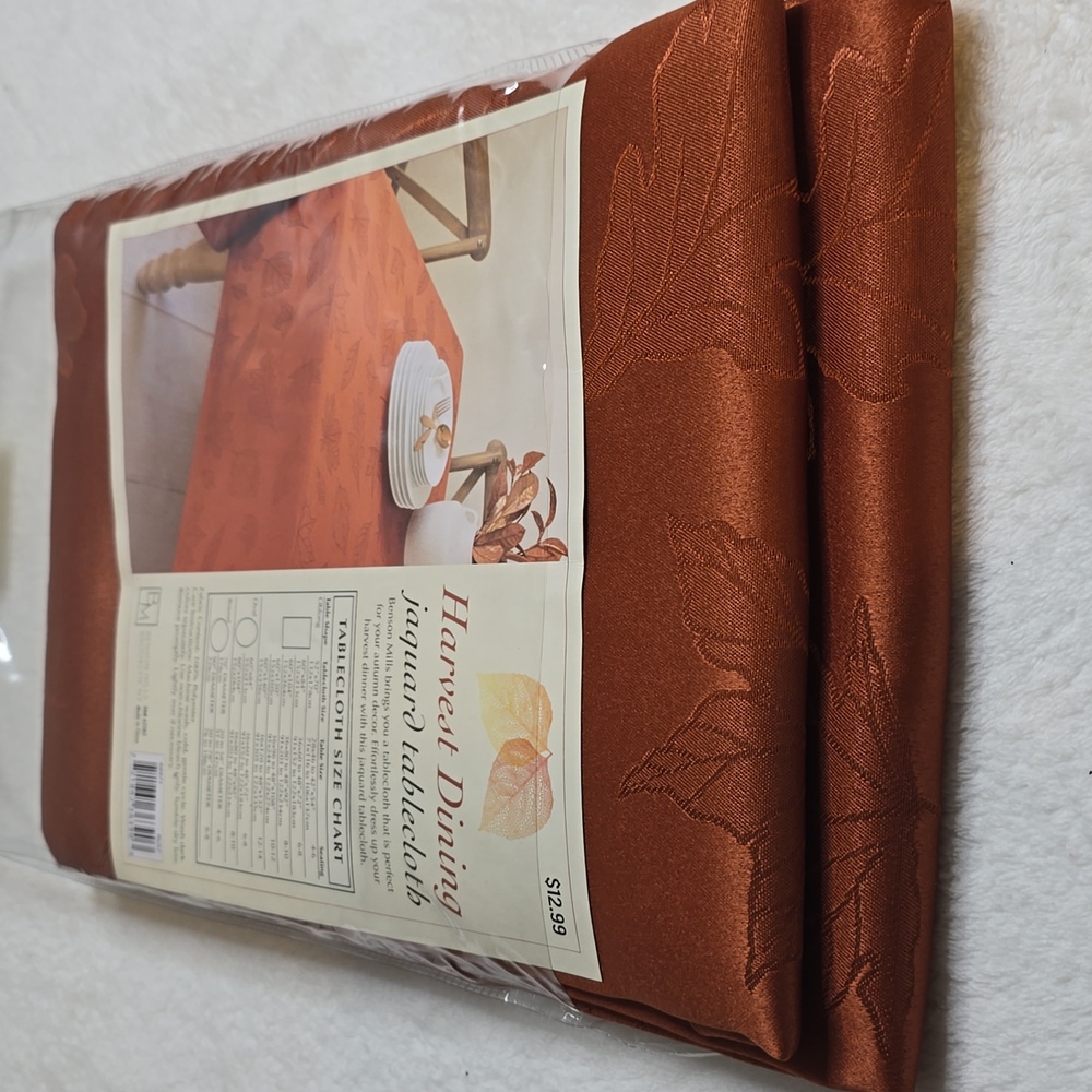 Jacquard Tablecloth - Rust - Picture 3 of 3